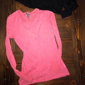 Bundle of 2 BKE burnout long sleeves!!